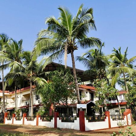 Shanu'S Seaside Inn - A Guesthouse, 100 Metres To Candolim Beach Bagian luar foto