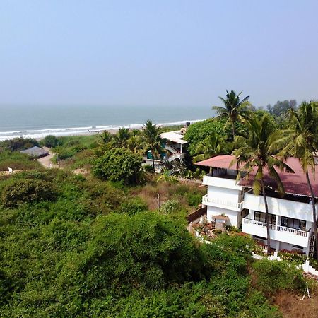 Shanu'S Seaside Inn - A Guesthouse, 100 Metres To Candolim Beach Bagian luar foto