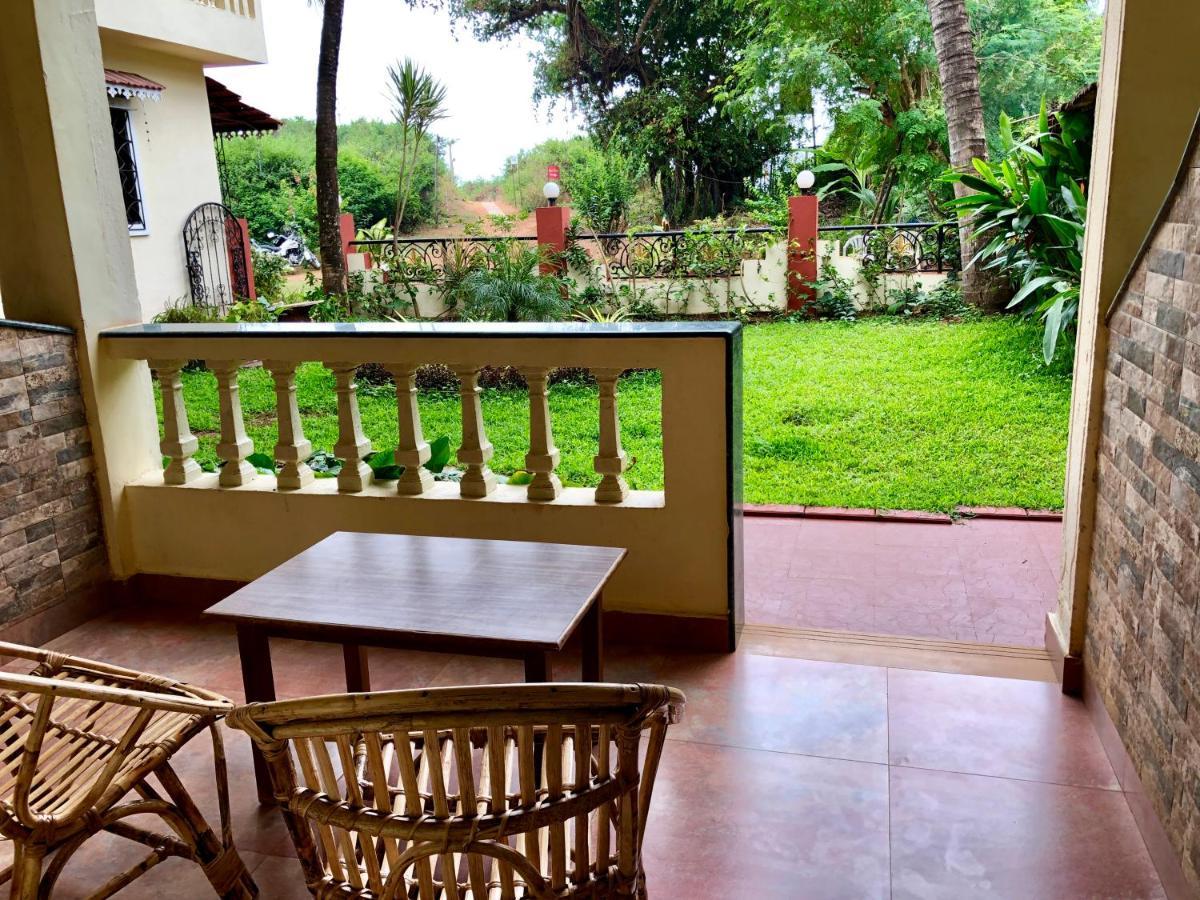 Shanu'S Seaside Inn - A Guesthouse, 100 Metres To Candolim Beach Bagian luar foto