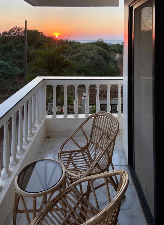 Shanu'S Seaside Inn - A Family-Run Guesthouse Just 100 Metres From Candolim Beach Bagian luar foto