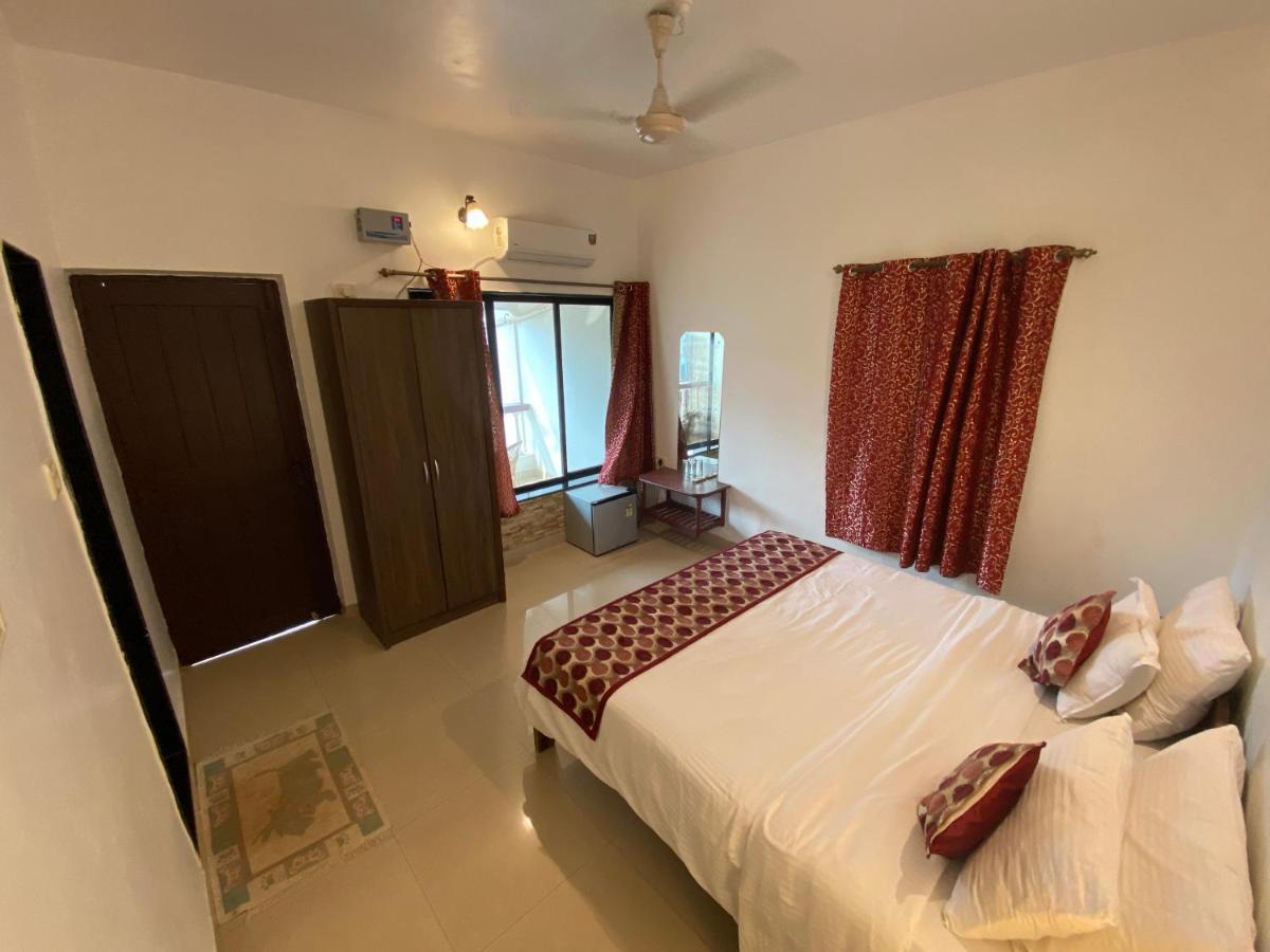 Shanu'S Seaside Inn - A Guesthouse, 100 Metres To Candolim Beach Bagian luar foto