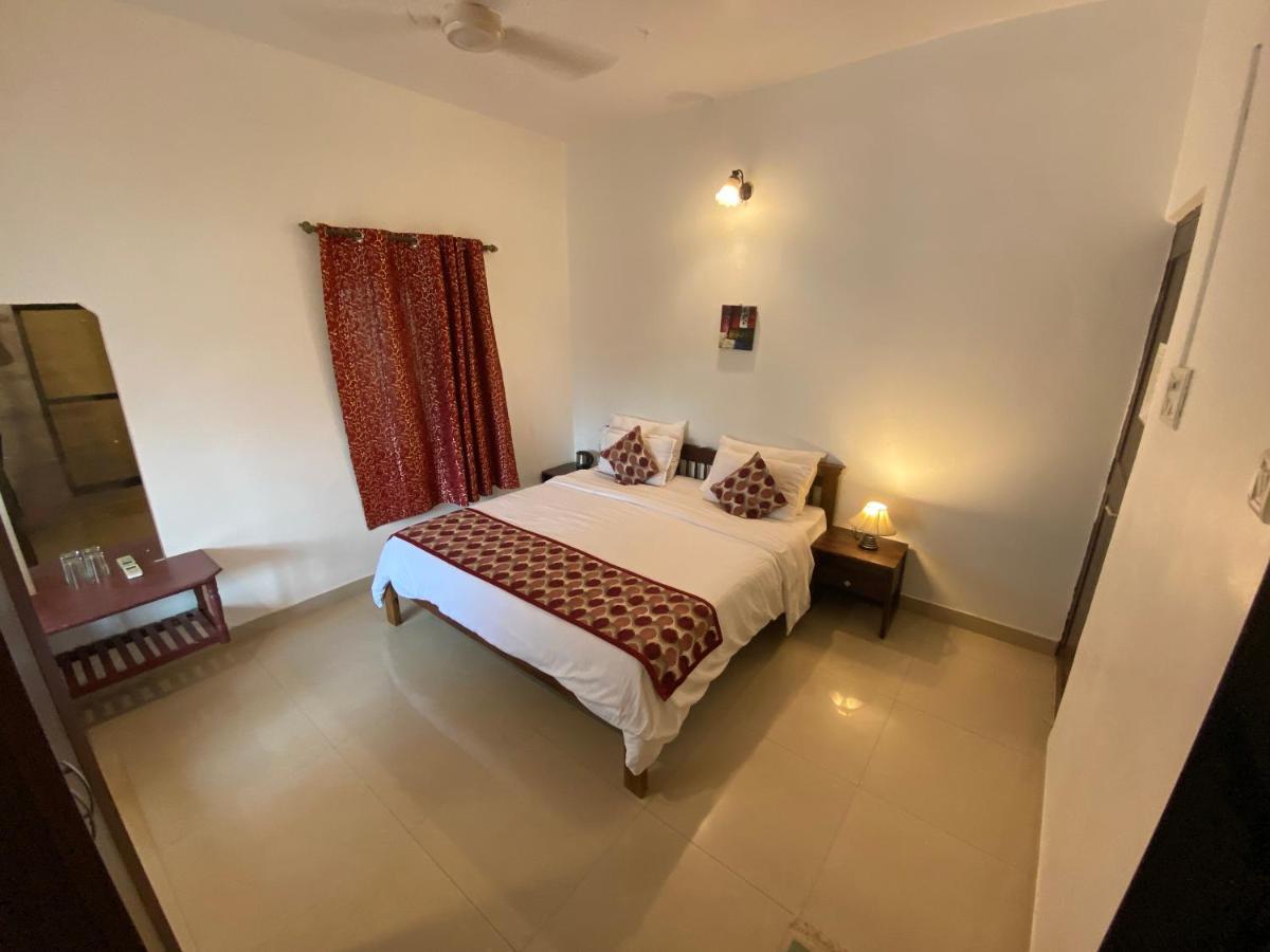 Shanu'S Seaside Inn - A Guesthouse, 100 Metres To Candolim Beach Bagian luar foto