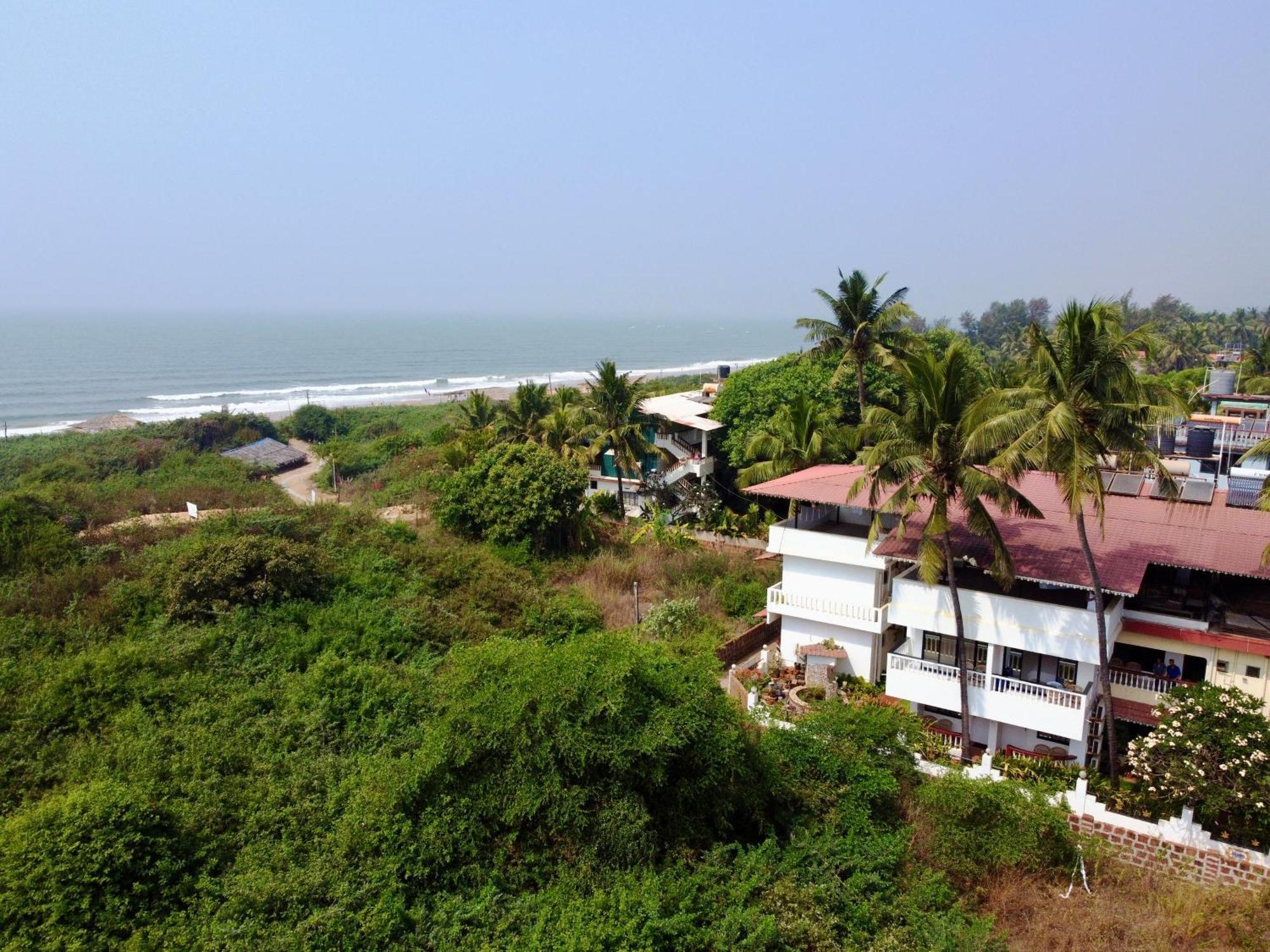 Shanu'S Seaside Inn - A Guesthouse, 100 Metres To Candolim Beach Bagian luar foto